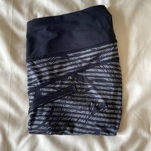 LULULEMON RUN TOP SOEED CROP SIZE 8